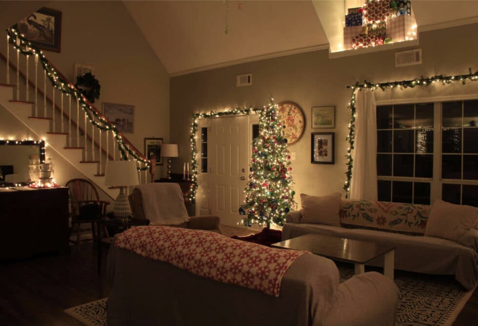 10 Tips For Frugal Christmas Decor - Life Full and Frugal