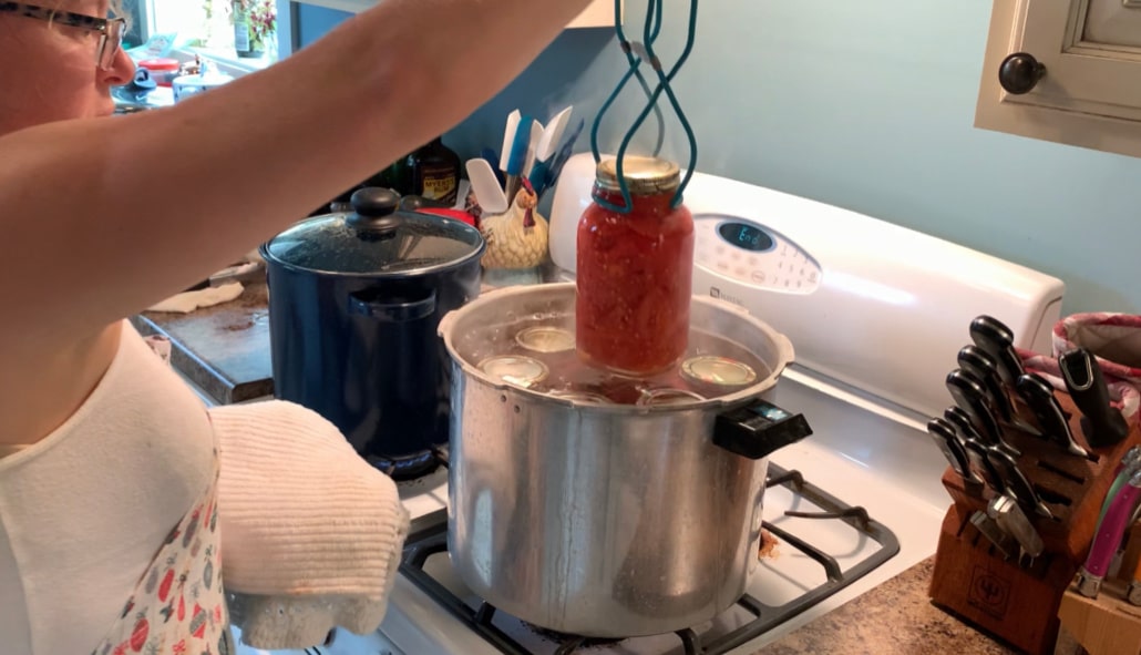 removing canned tomatoes from water bath life full and frugal
